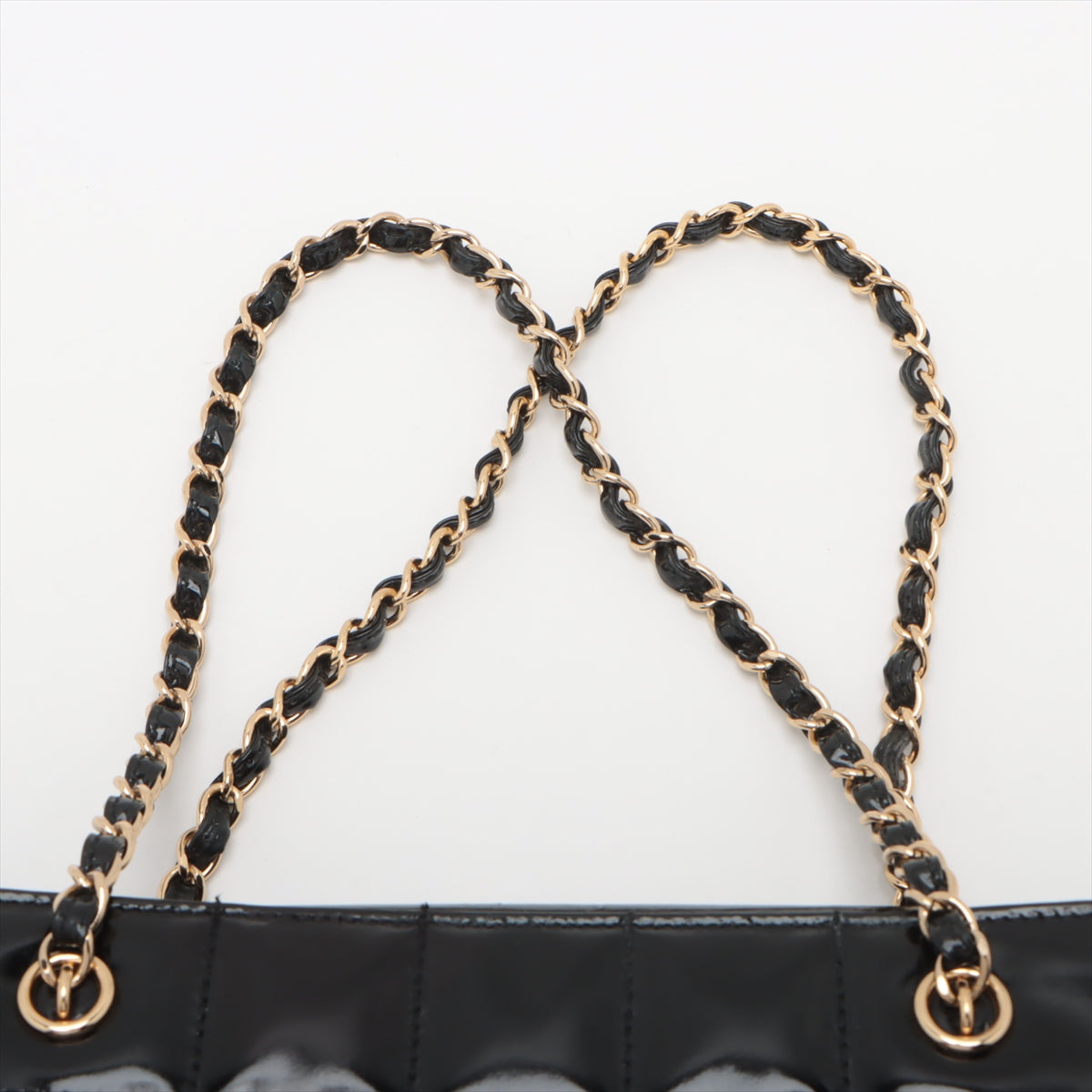 Pre-Owned Chanel Chocolate Bar Patent Leather Chain Shoulder Bag Black Gold