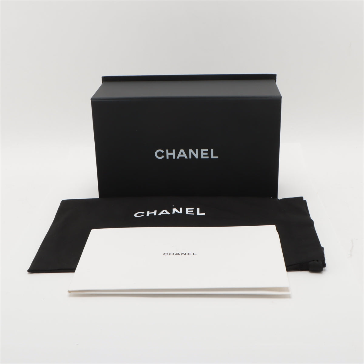 Pre-Owned Chanel Matelasse Lambskin Chain Wallet hearts White Gold Metal (metal serial sticker)