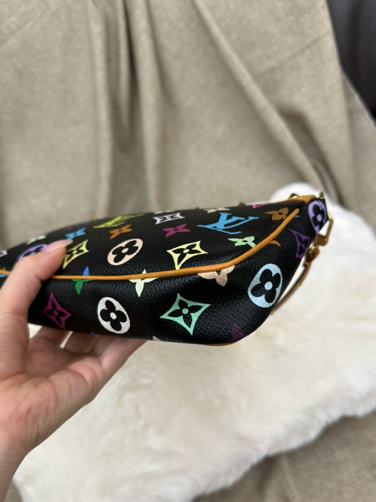 LOUIS VUITTON
Black Monogram Multicolor Accessories Pochette Bag