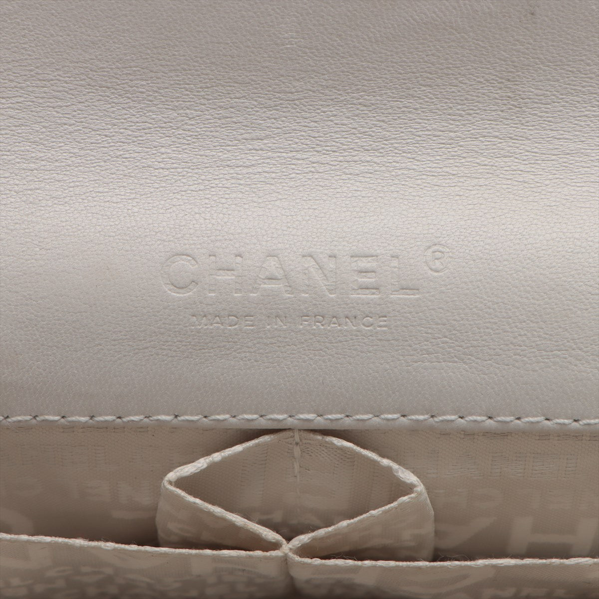 Pre-Owned Chanel Chocolate Bar Lambskin Chain Shoulder Bag White Silver Metal