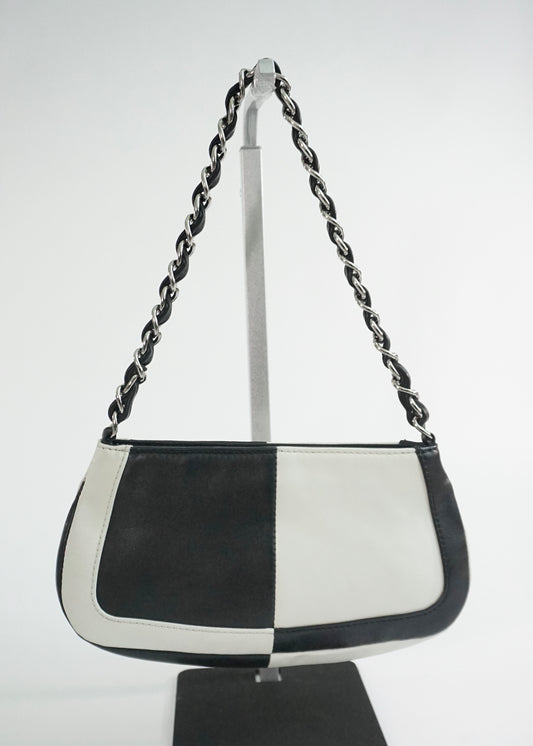 Pre-Owned Chanel Two-Tone Split Leather Shoulder Bag – Black & White