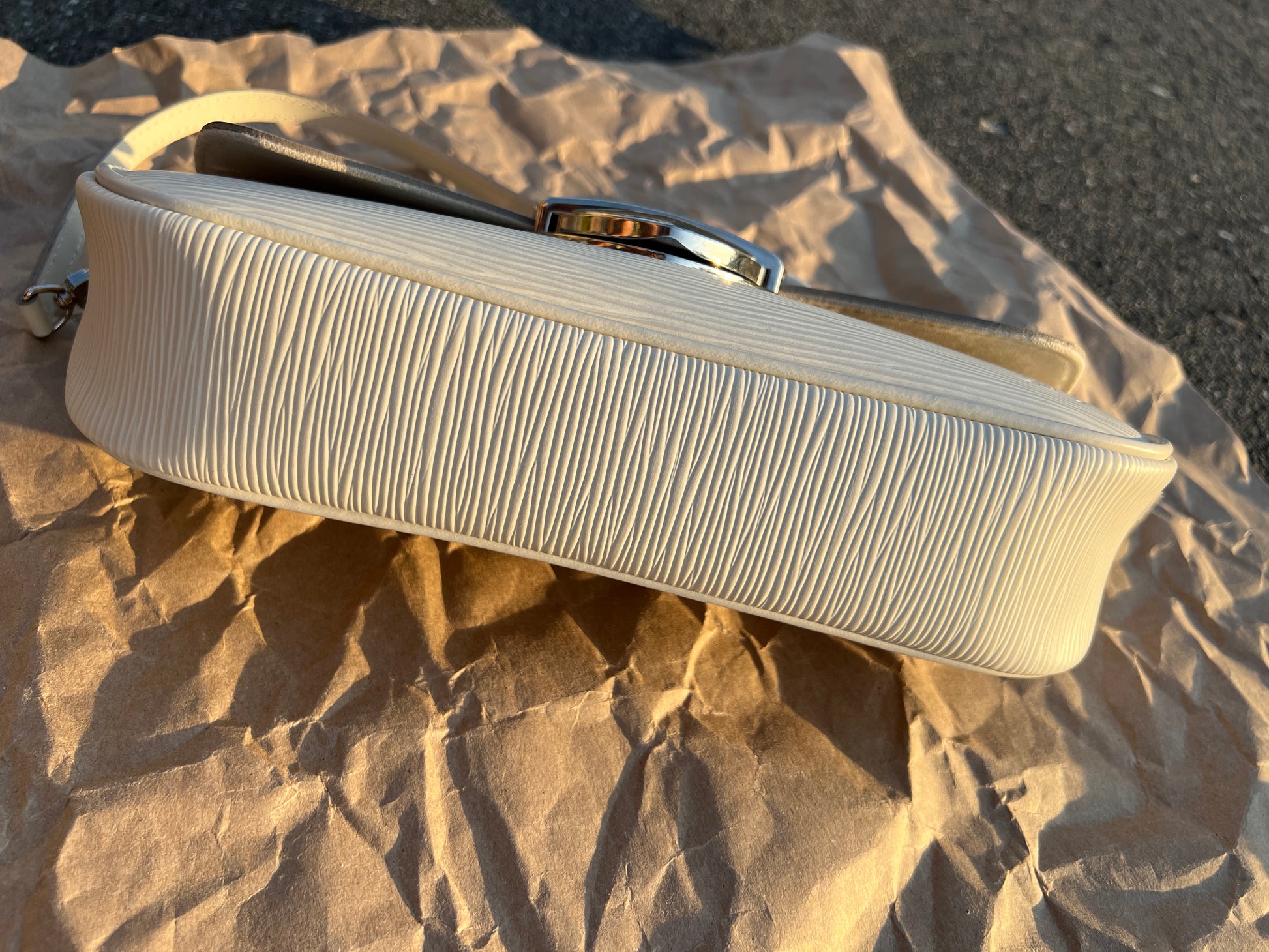 2007 Louis Vuitton Epi leather bag - Classic Charmers