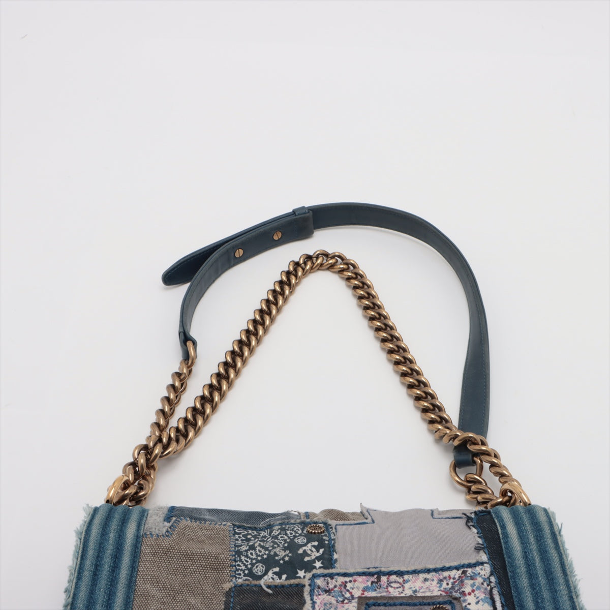 Pre-Owned Chanel Boy Chanel Denim Chain shoulder bag Patchwork Blue Gold Metal